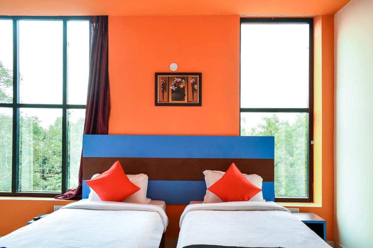 Capital O 67249 Hotel Planet Μπουμπάνεσβαρ Εξωτερικό φωτογραφία