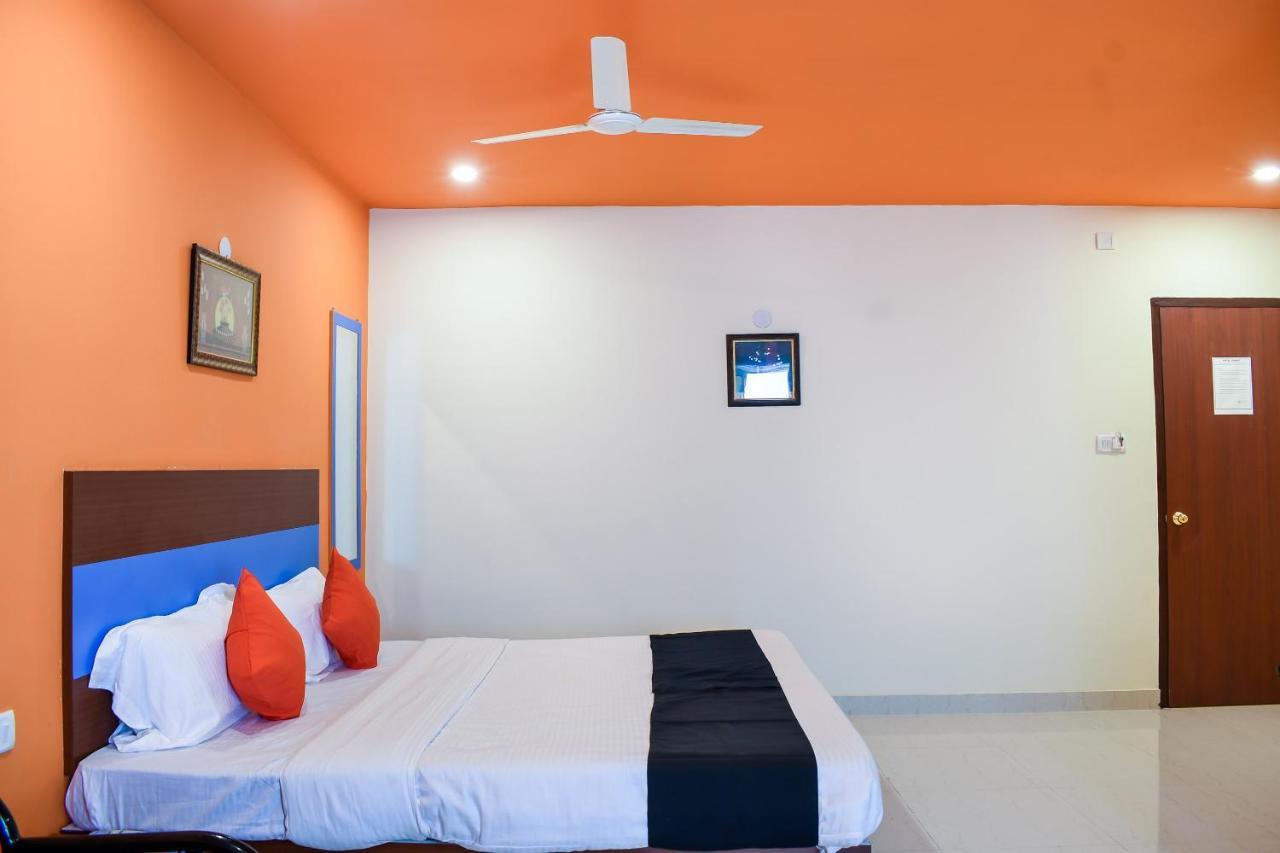 Capital O 67249 Hotel Planet Μπουμπάνεσβαρ Εξωτερικό φωτογραφία